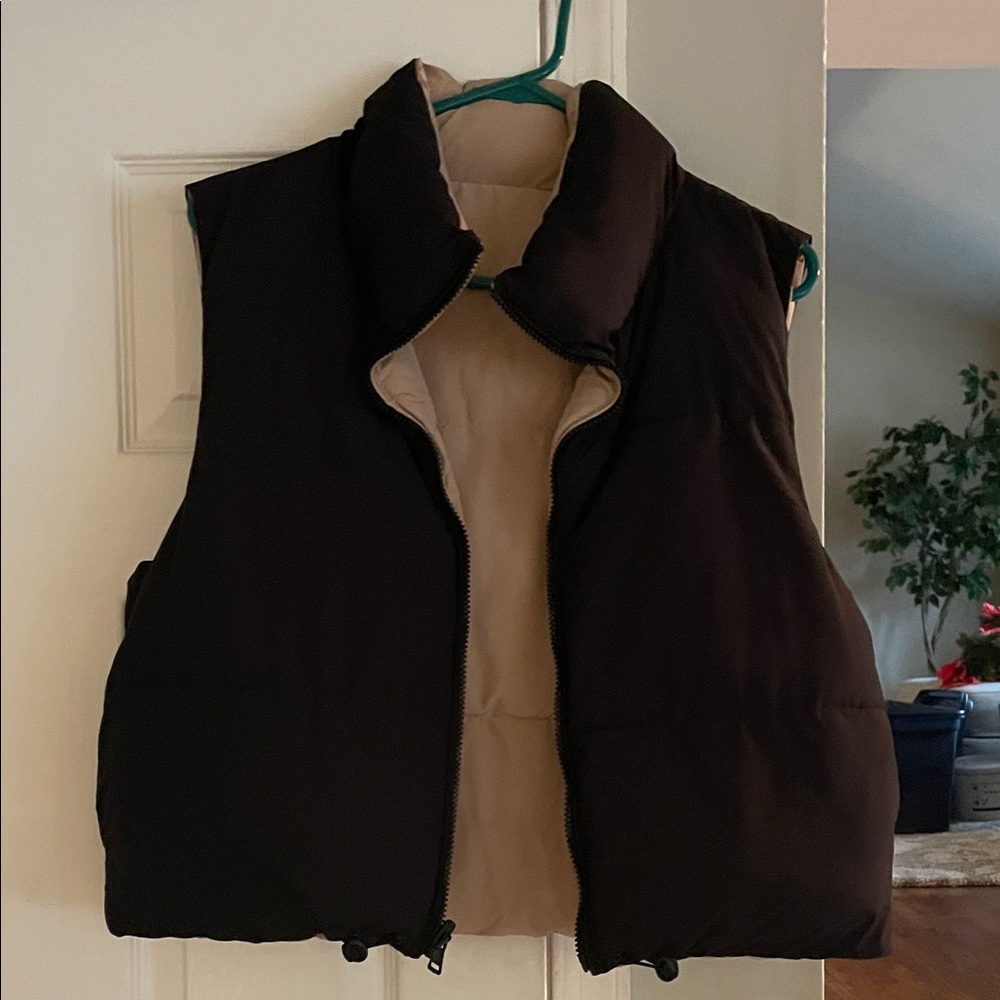 Reversible black and tan cropped puffer vest